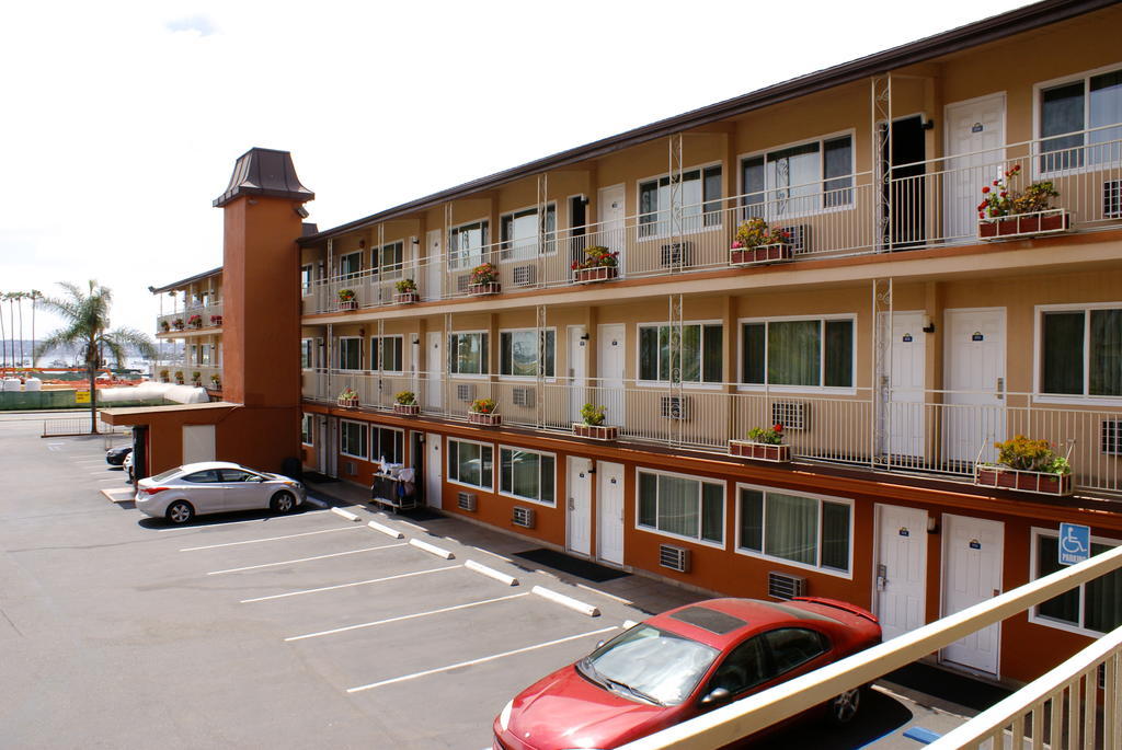 Days Inn Harbor View Сан-Диего Экстерьер фото