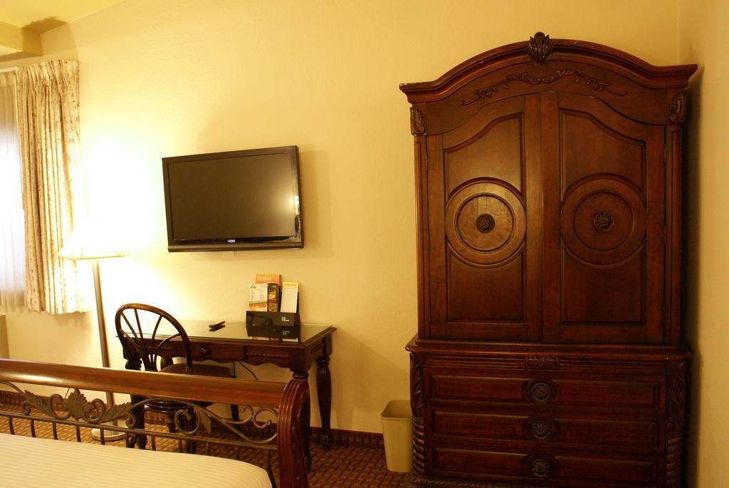 Days Inn Harbor View Сан-Диего Экстерьер фото