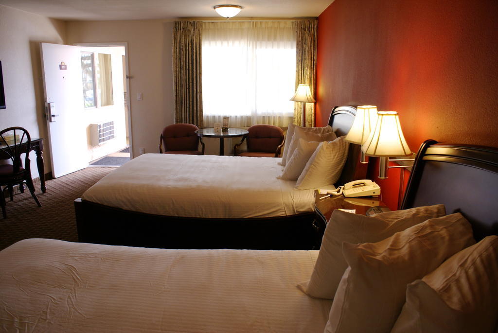 Days Inn Harbor View Сан-Диего Экстерьер фото