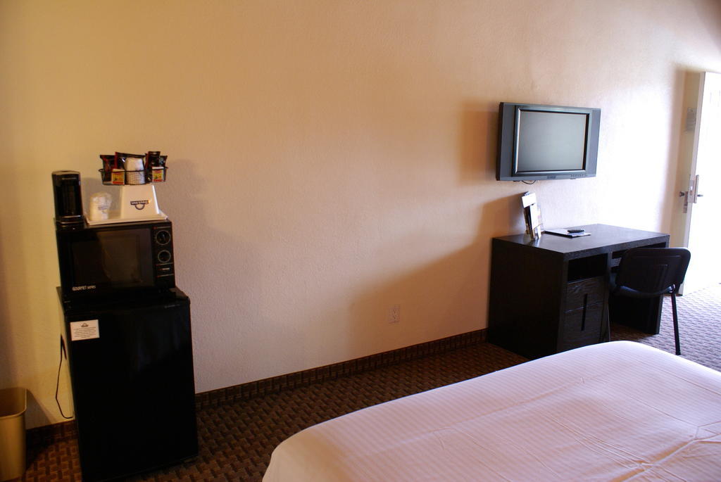 Days Inn Harbor View Сан-Диего Экстерьер фото