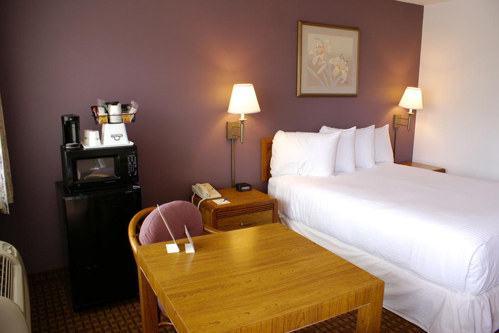 Days Inn Harbor View Сан-Диего Экстерьер фото
